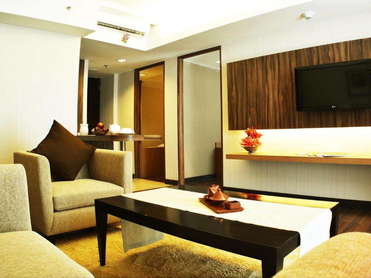 Hotel Ramada By Wyndham Bali Sunset Road Kuta Seminyak Exterior foto