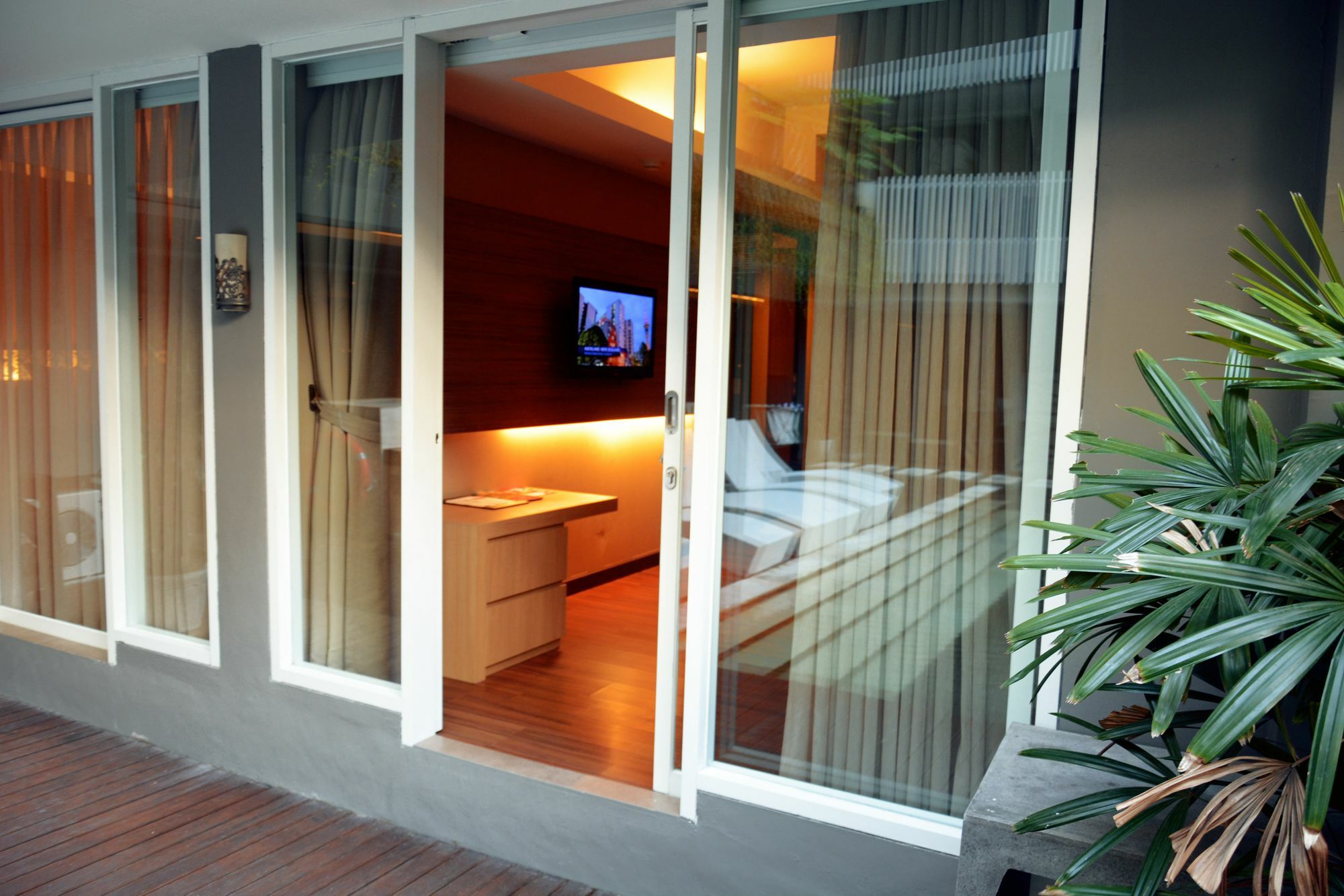 Hotel Ramada By Wyndham Bali Sunset Road Kuta Seminyak Exterior foto